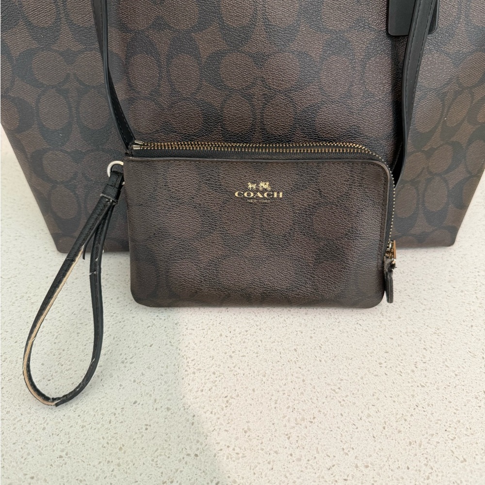 COACH Brown Tote and Wristlet Set - Picture 8 of 14